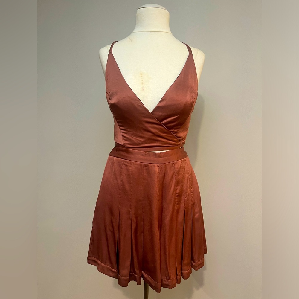 TIFFANYSLABEL SATIN BROWN MIDI TOP/BLOUSE ADJUSTED BACK STRAPS CROP TOP